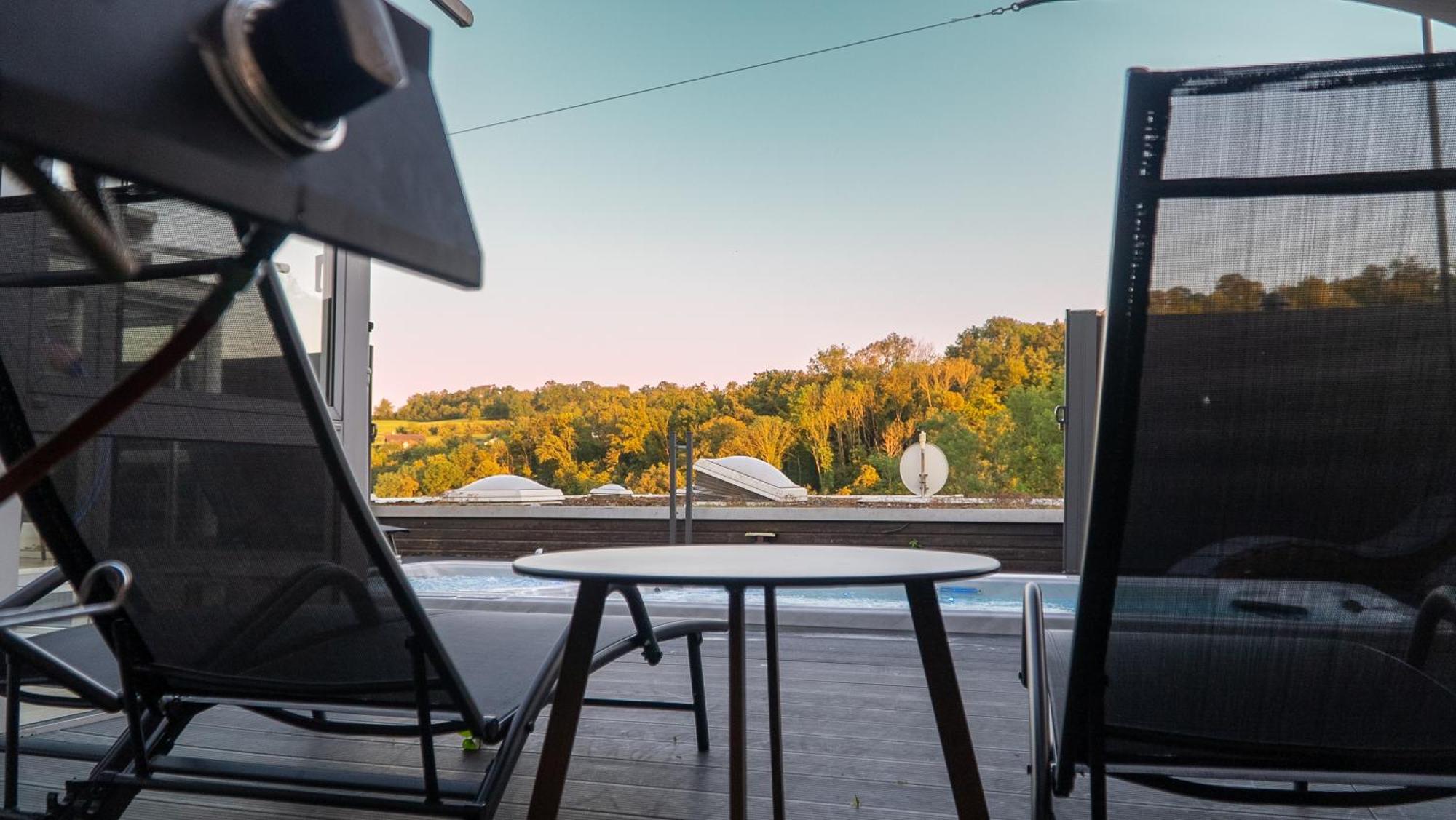Villafine - Privat, Uneinsehbar! Vaihingen an der Enz Exterior photo